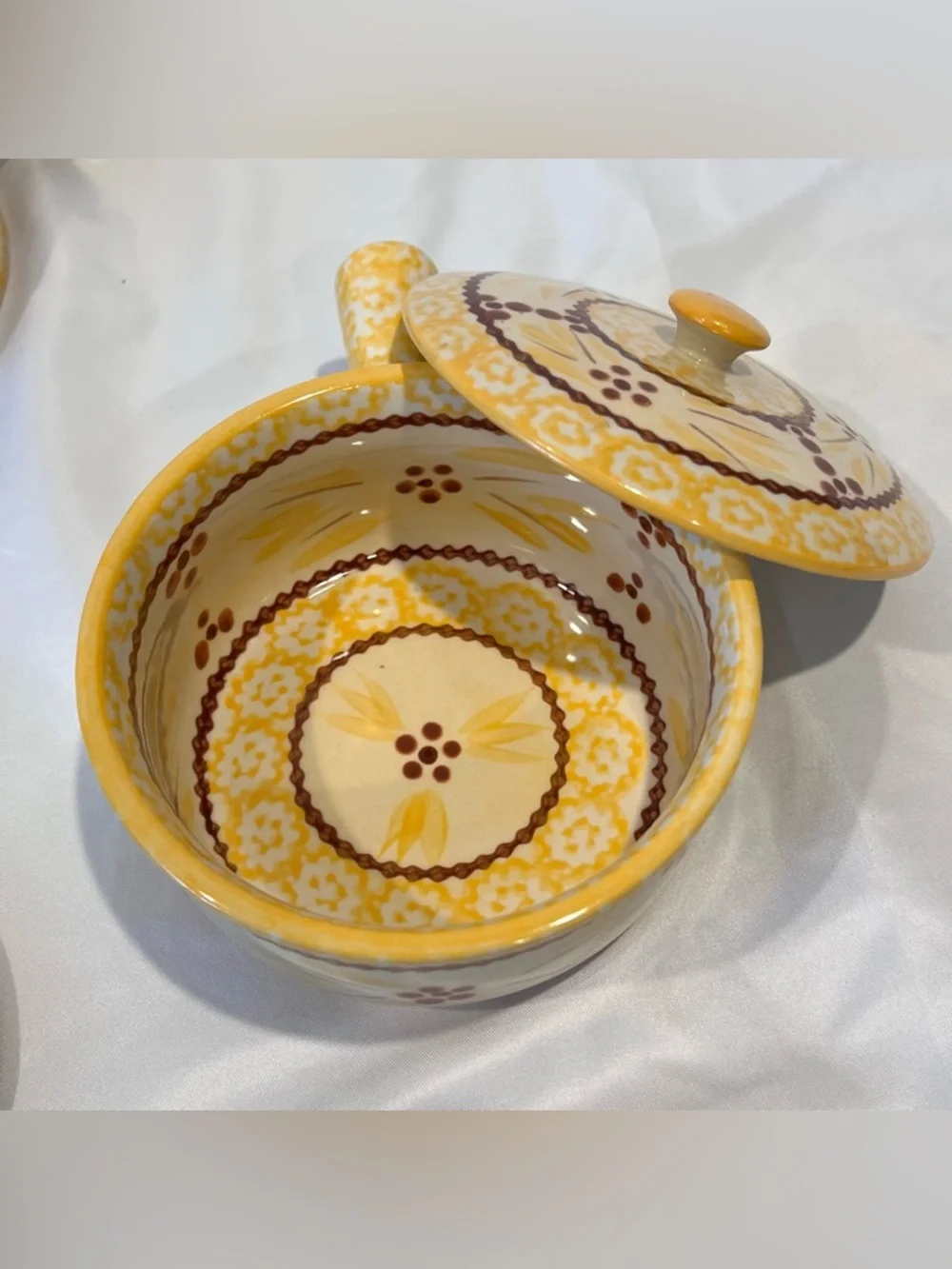 Temp-tations by Tara Old World Soup Crock Bowls Set of 2 w/ Lids Yellow Floral